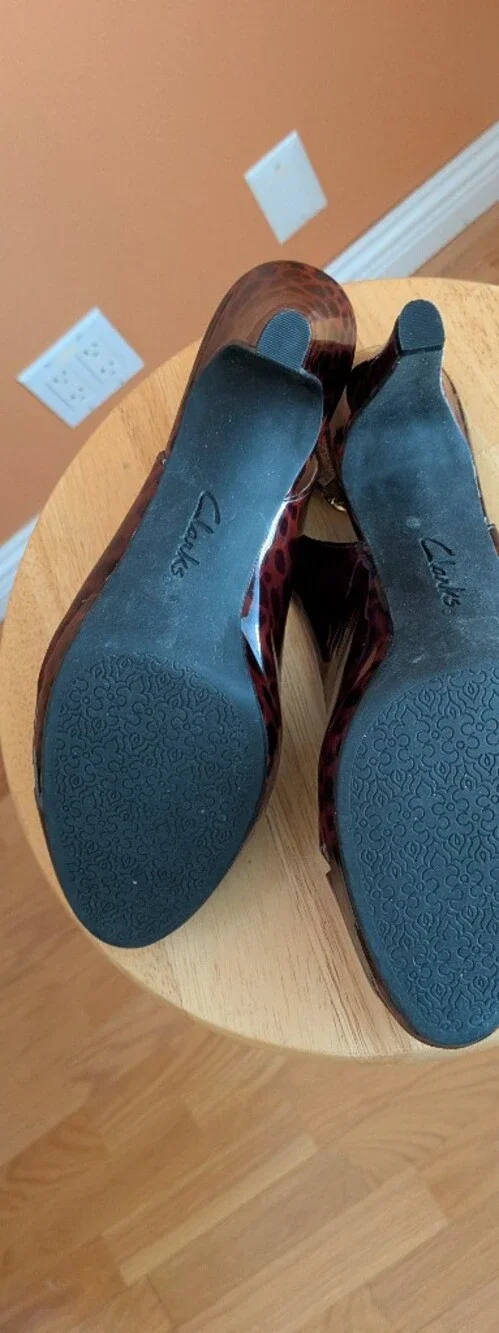 Clarks Artisan Brown Leopard Patent Slingback Peep-Toe Wedges Size 11